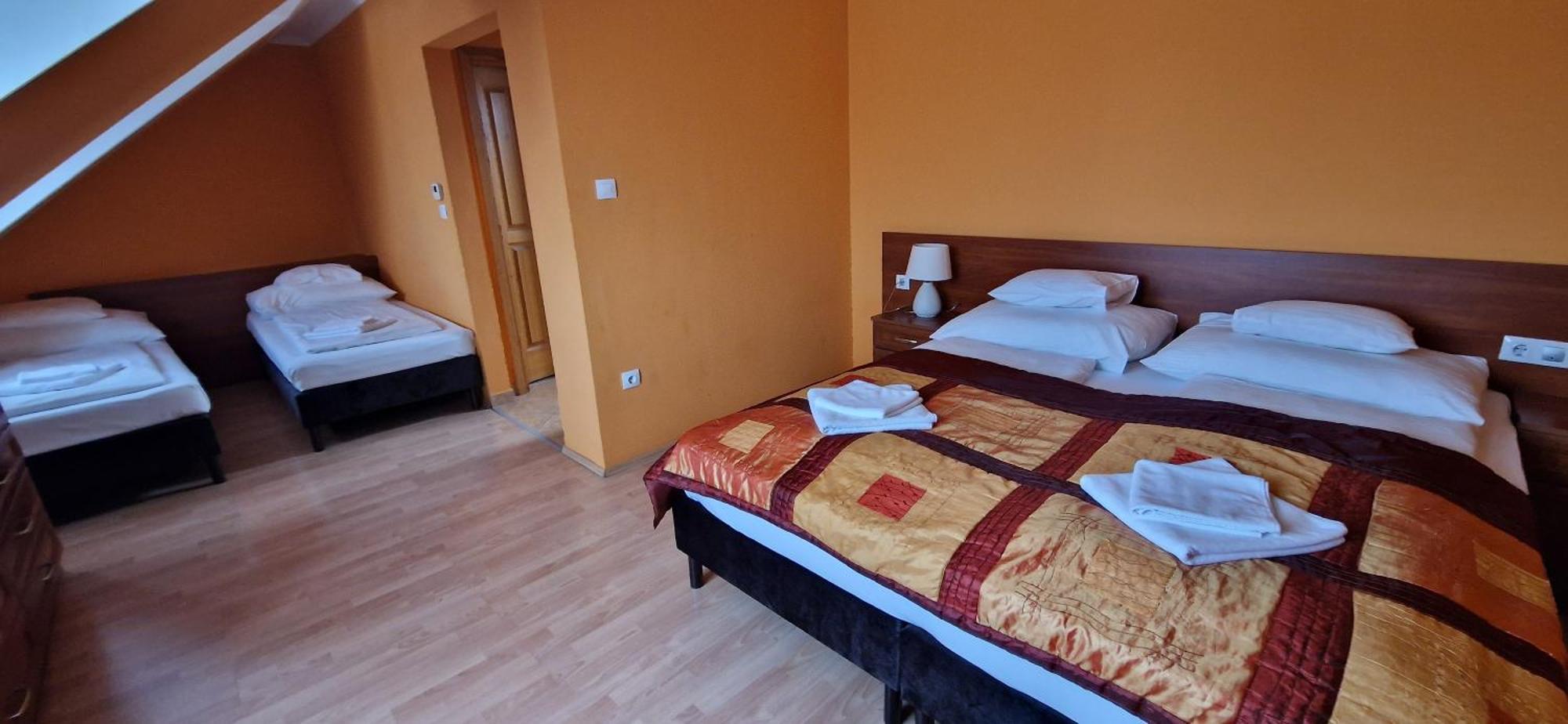 Hotel Patonai Fertőd Екстериор снимка