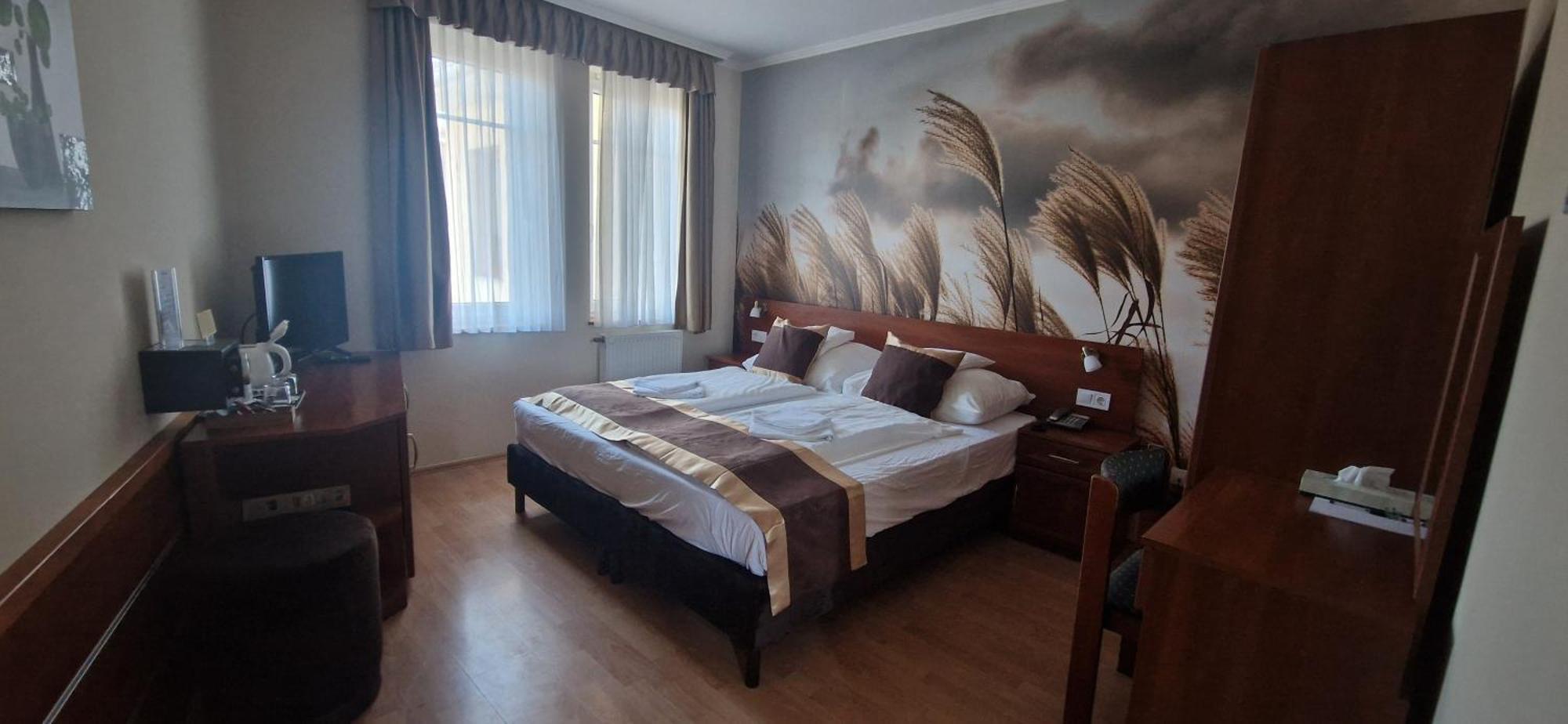 Hotel Patonai Fertőd Екстериор снимка