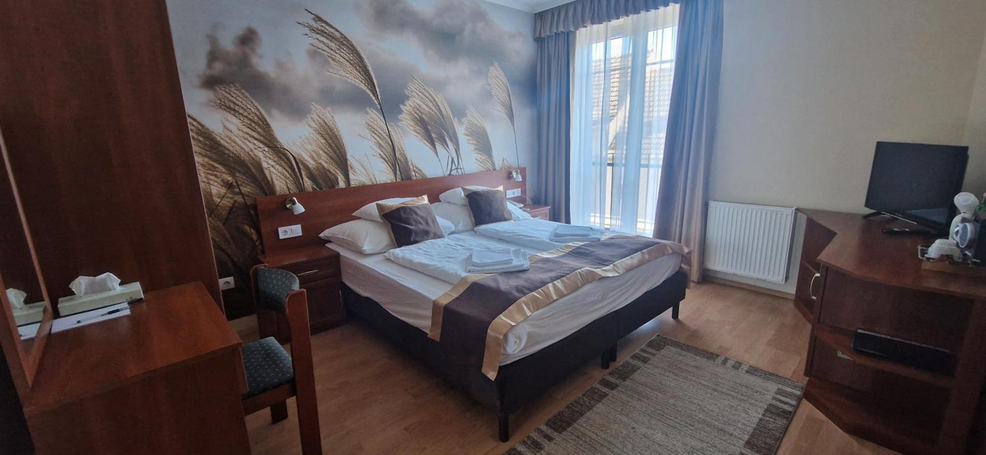 Hotel Patonai Fertőd Екстериор снимка