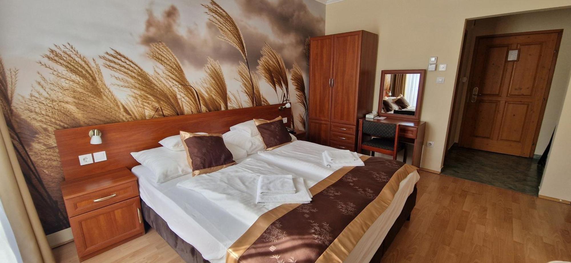 Hotel Patonai Fertőd Екстериор снимка